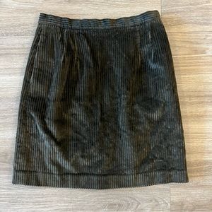 Liz Claiborne Skirt with Pockets | Olive Green Corduroy | Vintage | Size 8